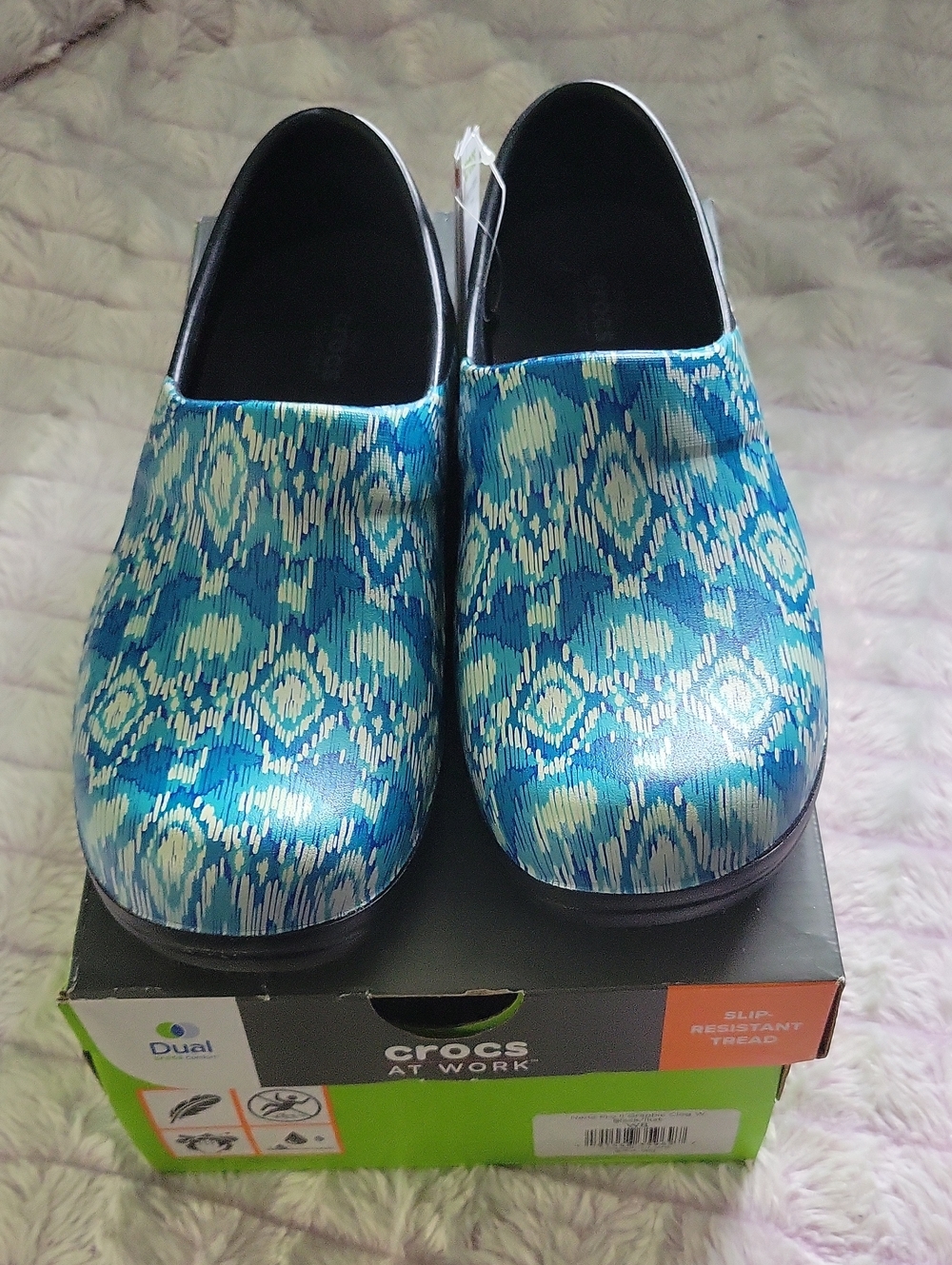 Crocs Neria Pro II Graphic Ikat Work Clogs Women’s 8 Slip Resistant 205385-011